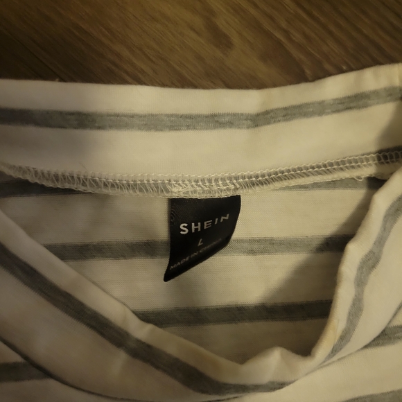 SHEIN B&W Striped Modern Knitted Relaxed-fit Classic Long Sleeve Shirt - Picture 3 of 4